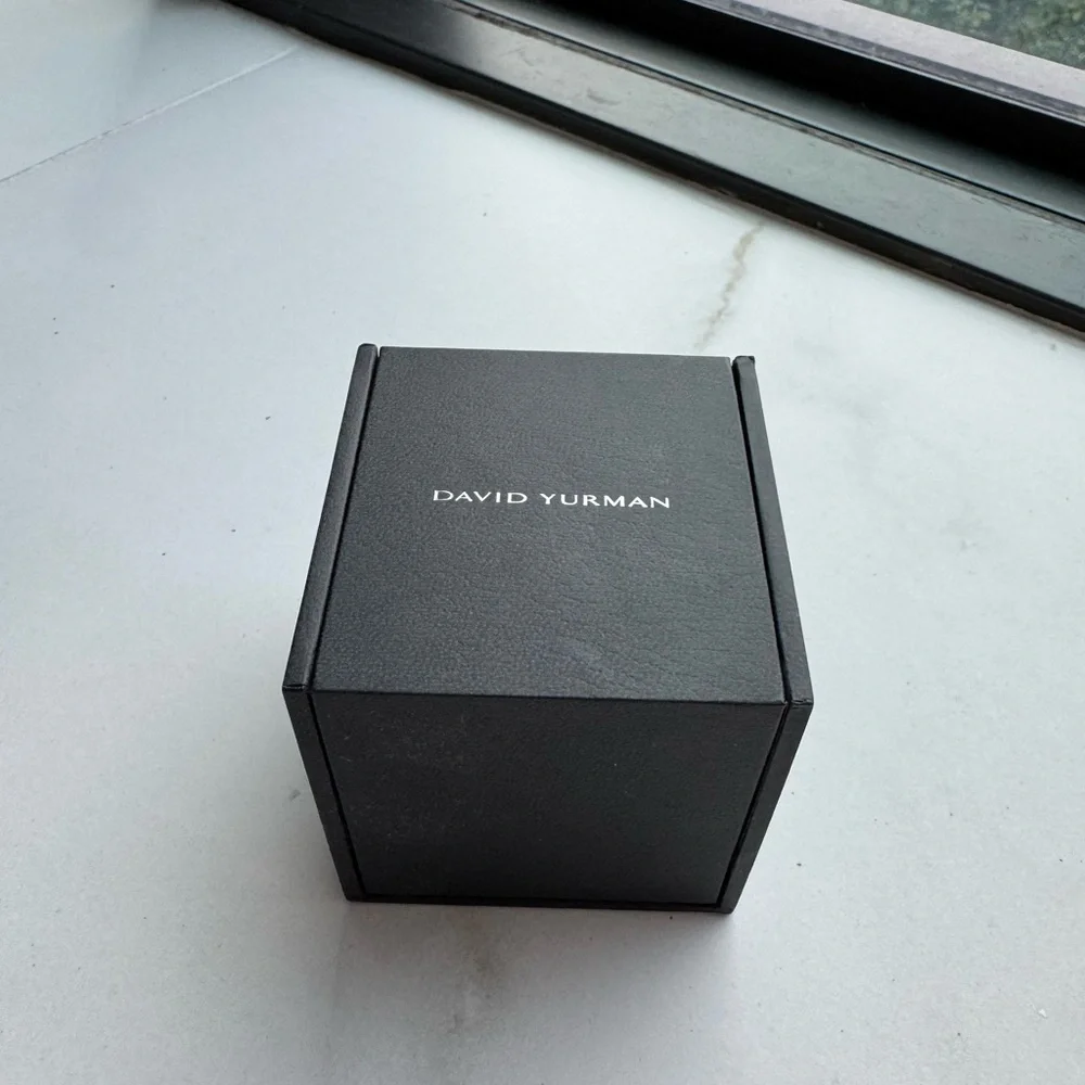 Elegant Silver Ring with Black Stone - Picture 3 of 9